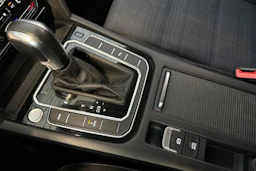 valkoinen Volkswagen Passat 2021 kuva 21.