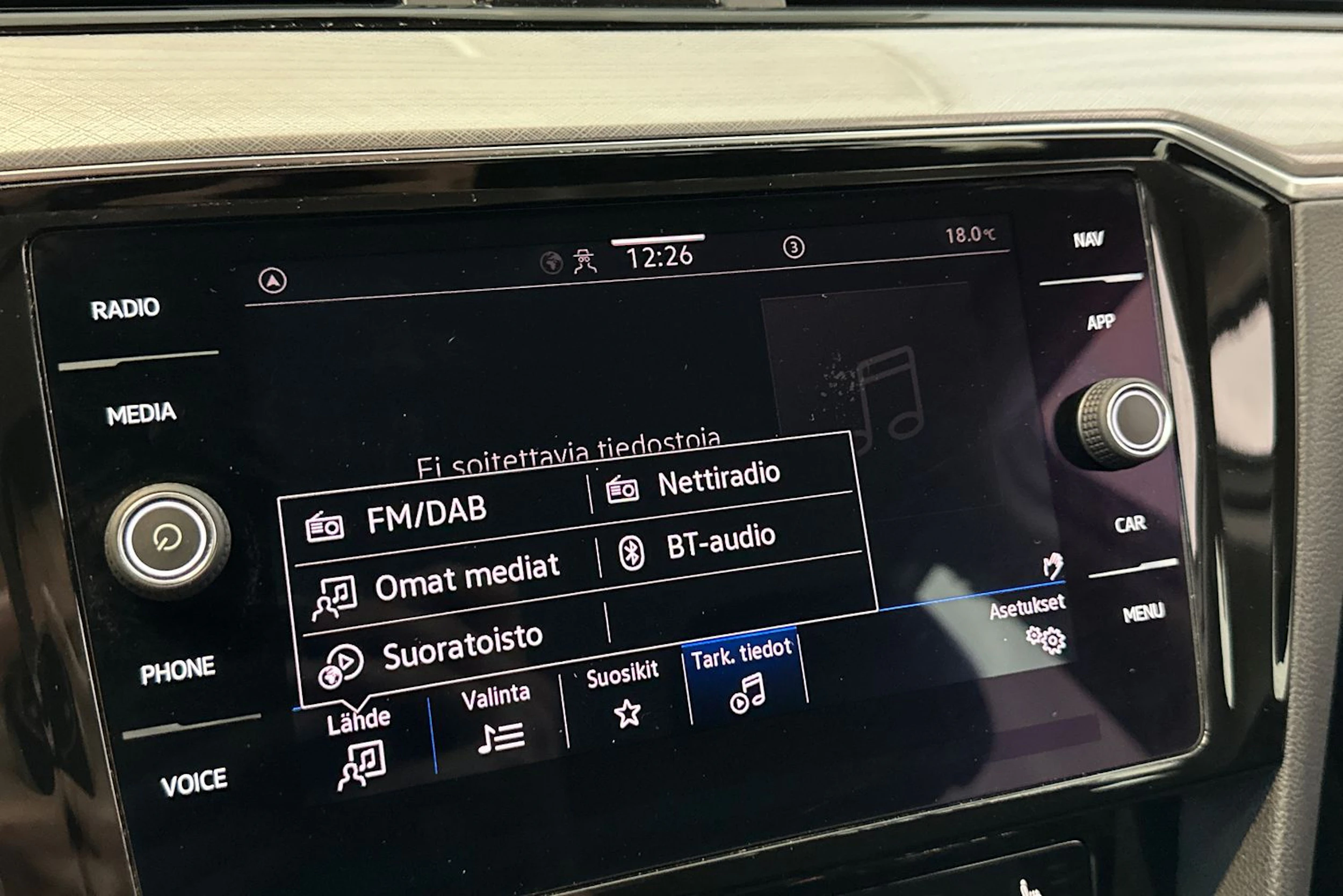 valkoinen Volkswagen Passat 2021 kuva 23.