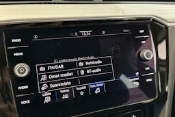 valkoinen Volkswagen Passat 2021 kuva 23.
