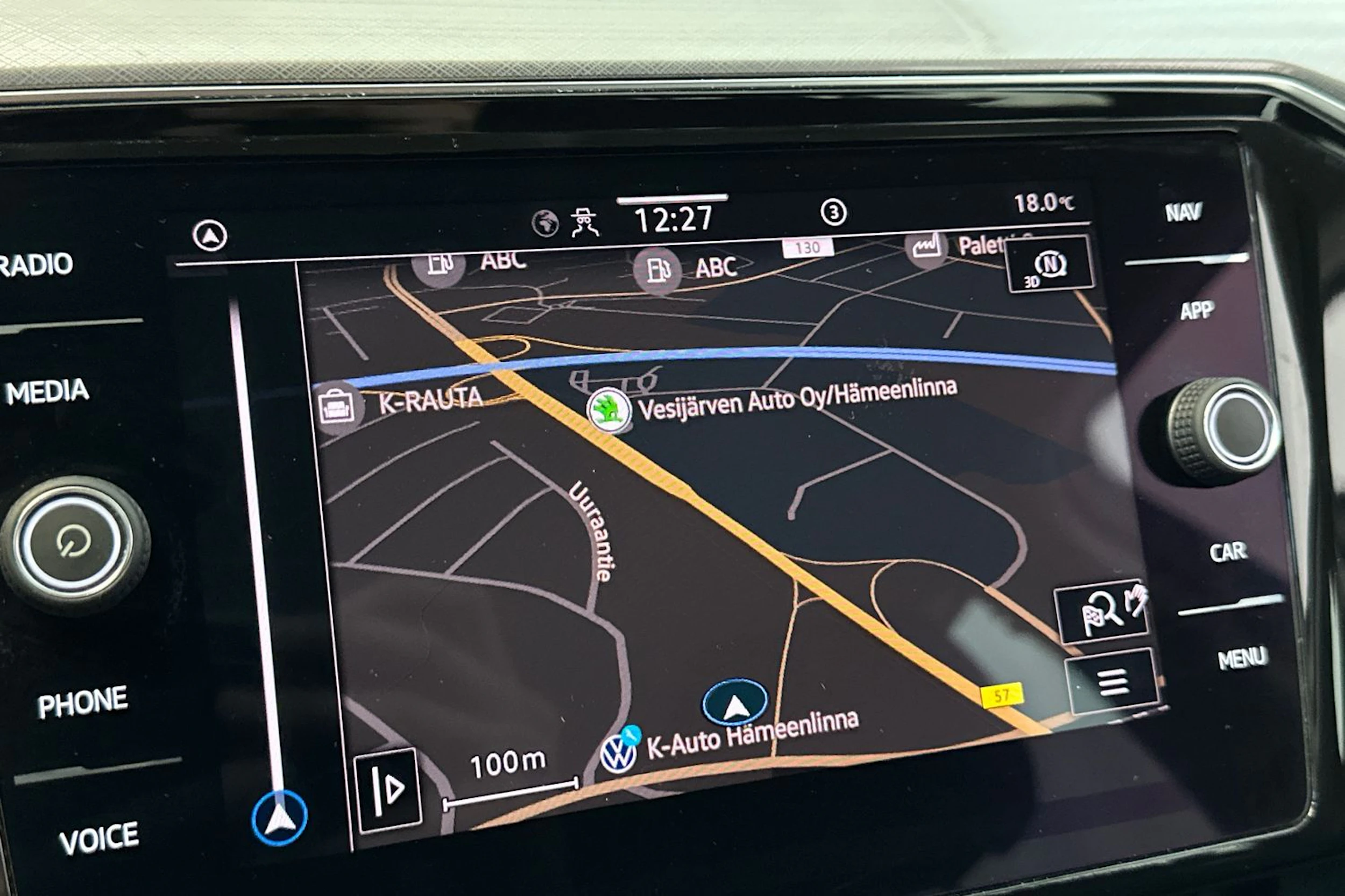 valkoinen Volkswagen Passat 2021 kuva 24.