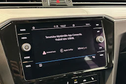 valkoinen Volkswagen Passat 2021 kuva 25.