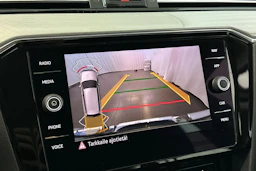 valkoinen Volkswagen Passat 2021 kuva 26.