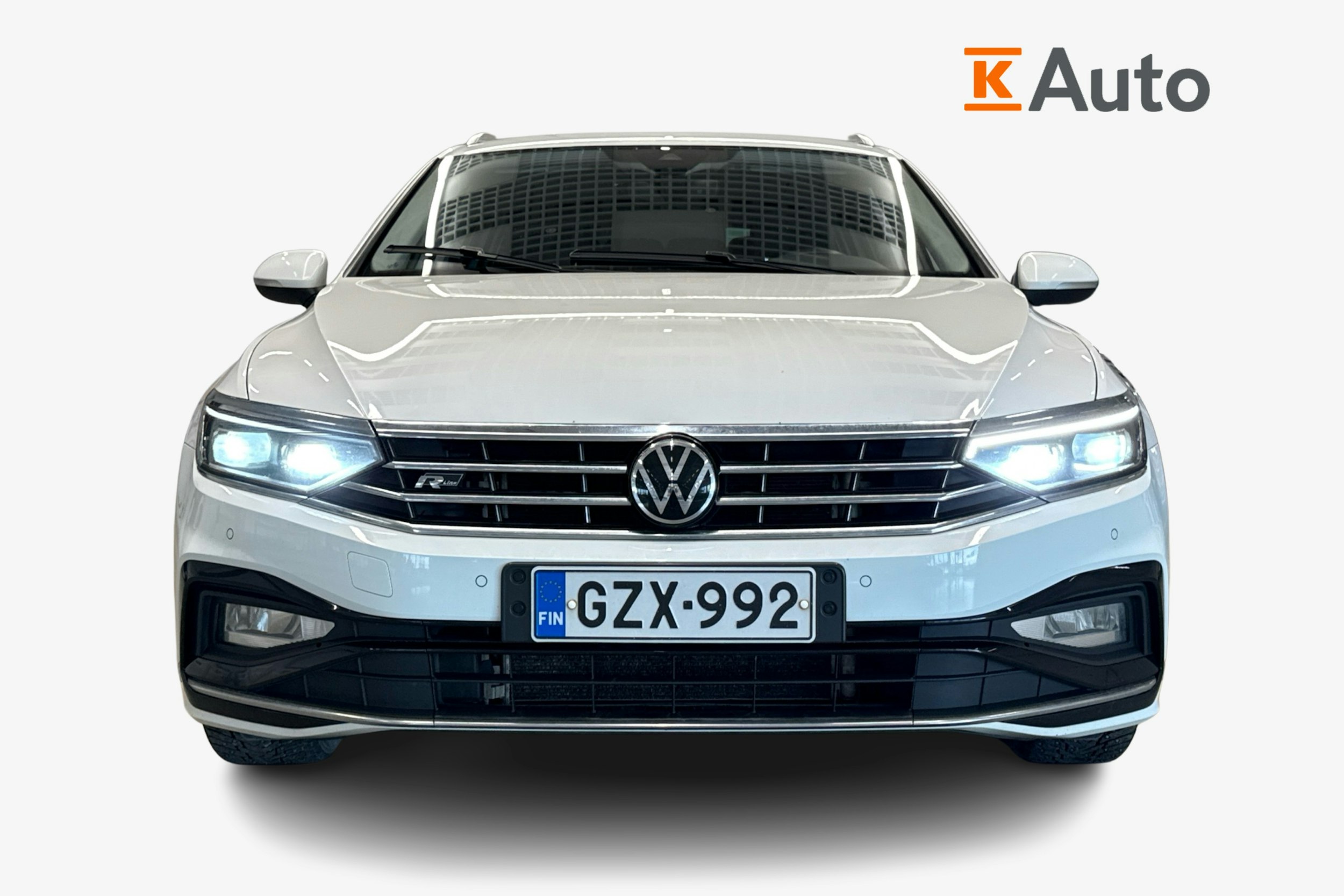 valkoinen Volkswagen Passat 2021 kuva 4.