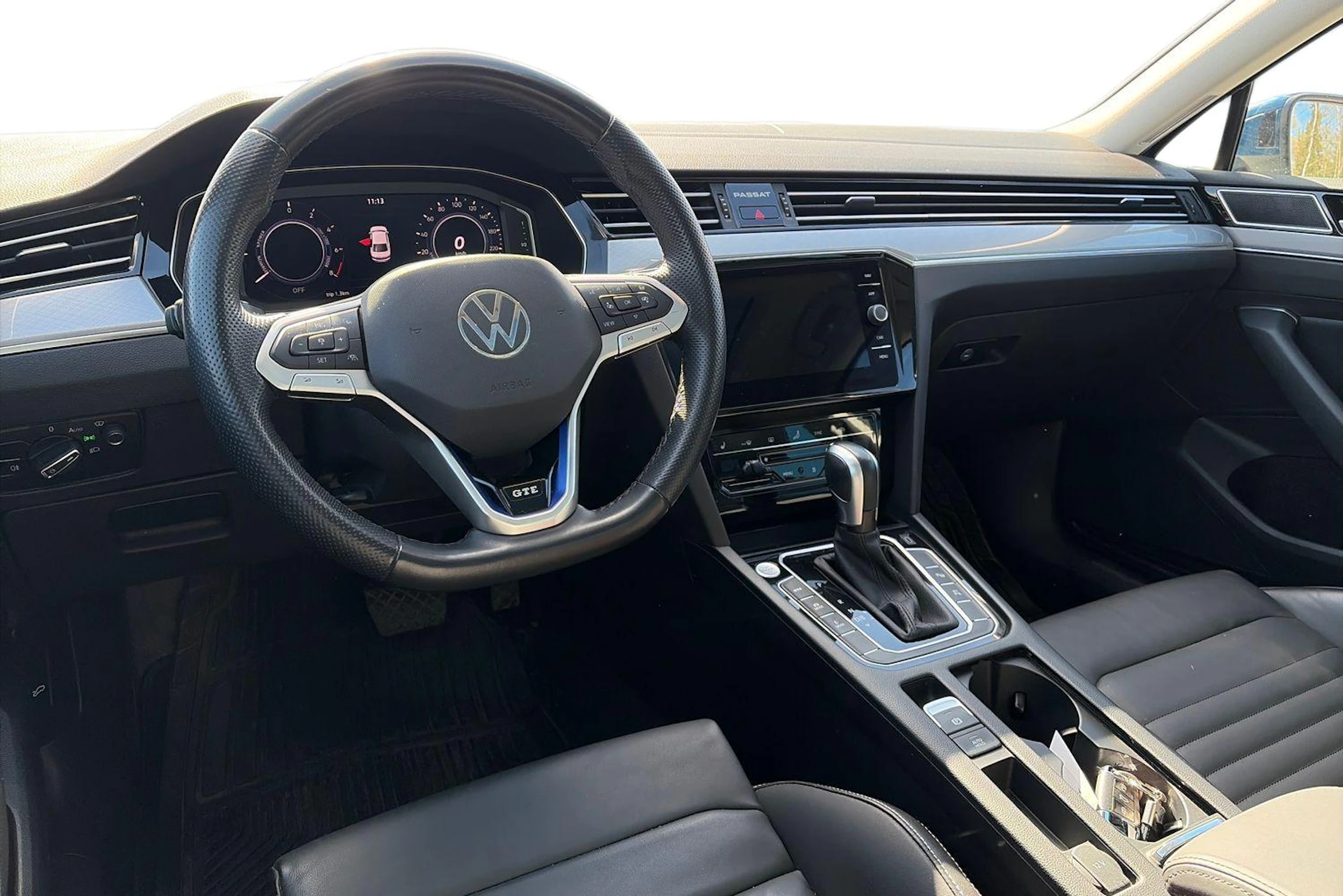 sininen Volkswagen Passat 2021 kuva 3.