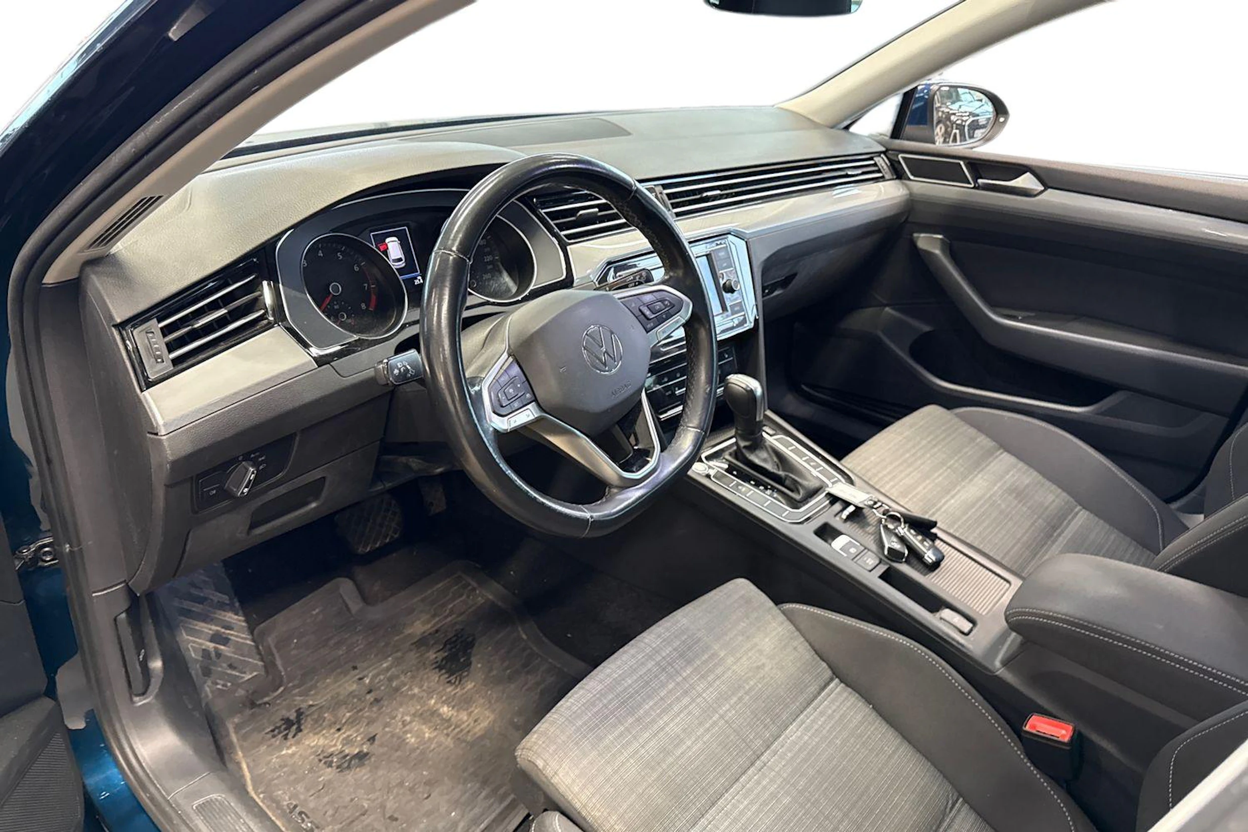 sininen Volkswagen Passat 2021 kuva 3.