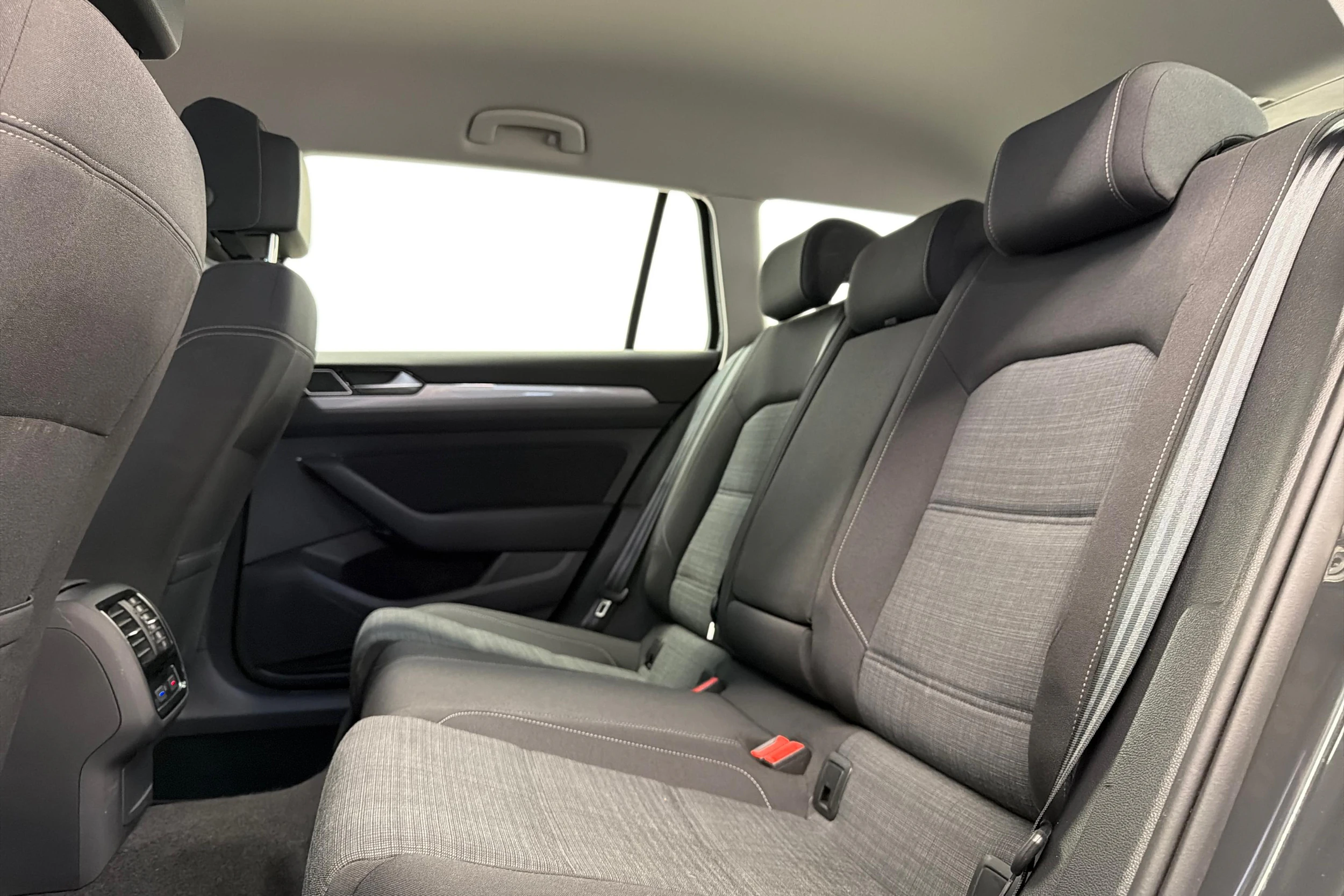 Harmaa Volkswagen PASSAT 2021 kuva 8.