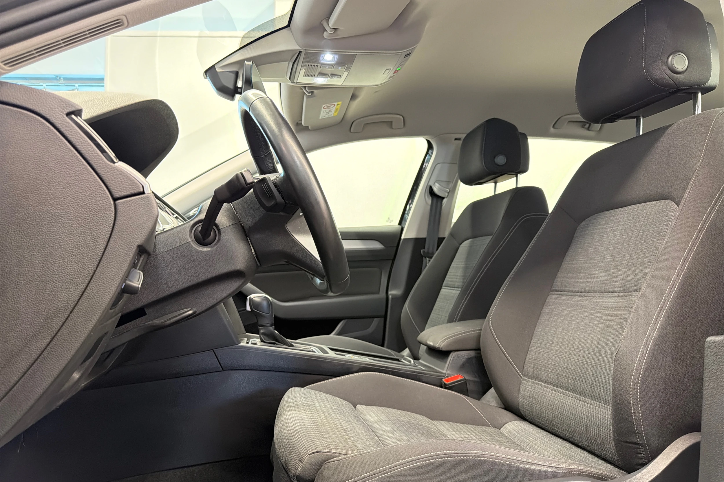 Harmaa Volkswagen PASSAT 2021 kuva 11.