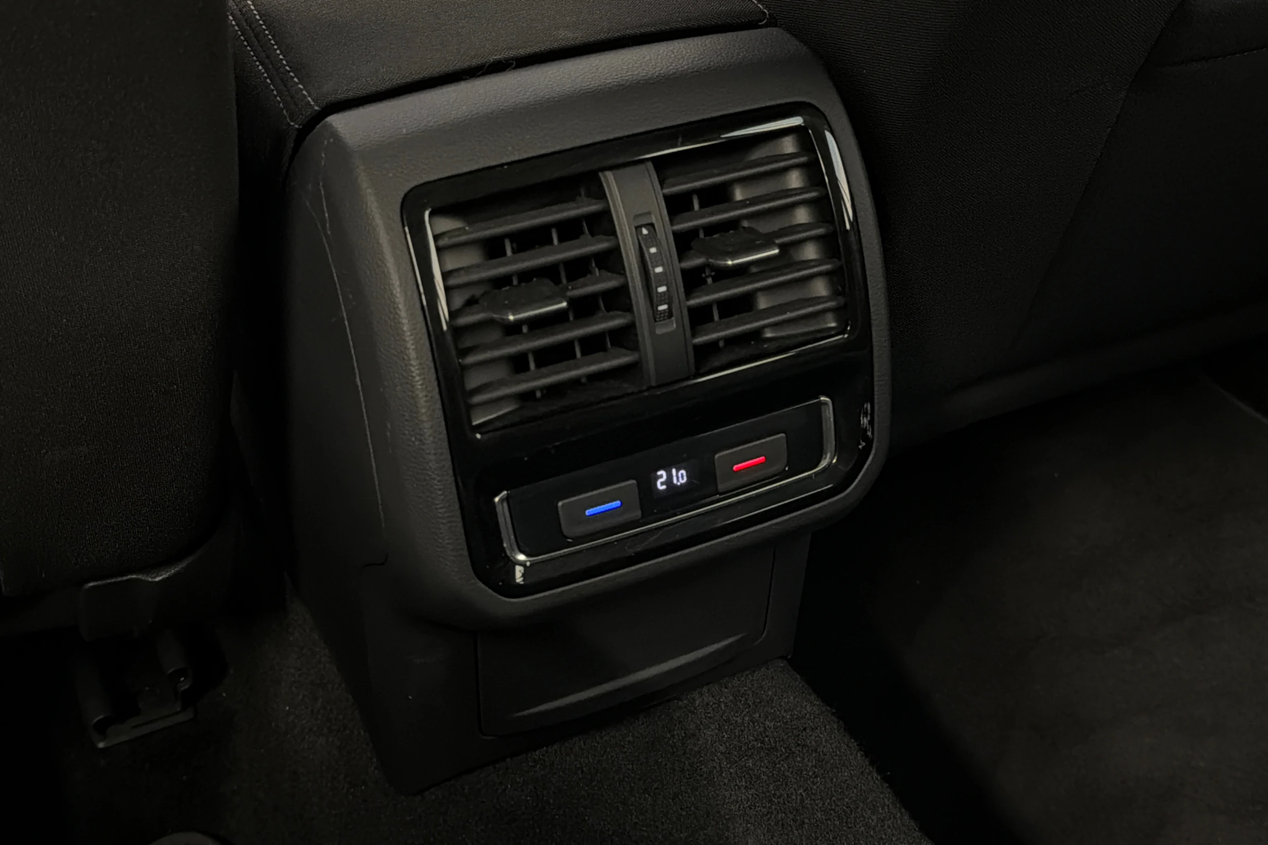 Harmaa Volkswagen PASSAT 2021 kuva 12.