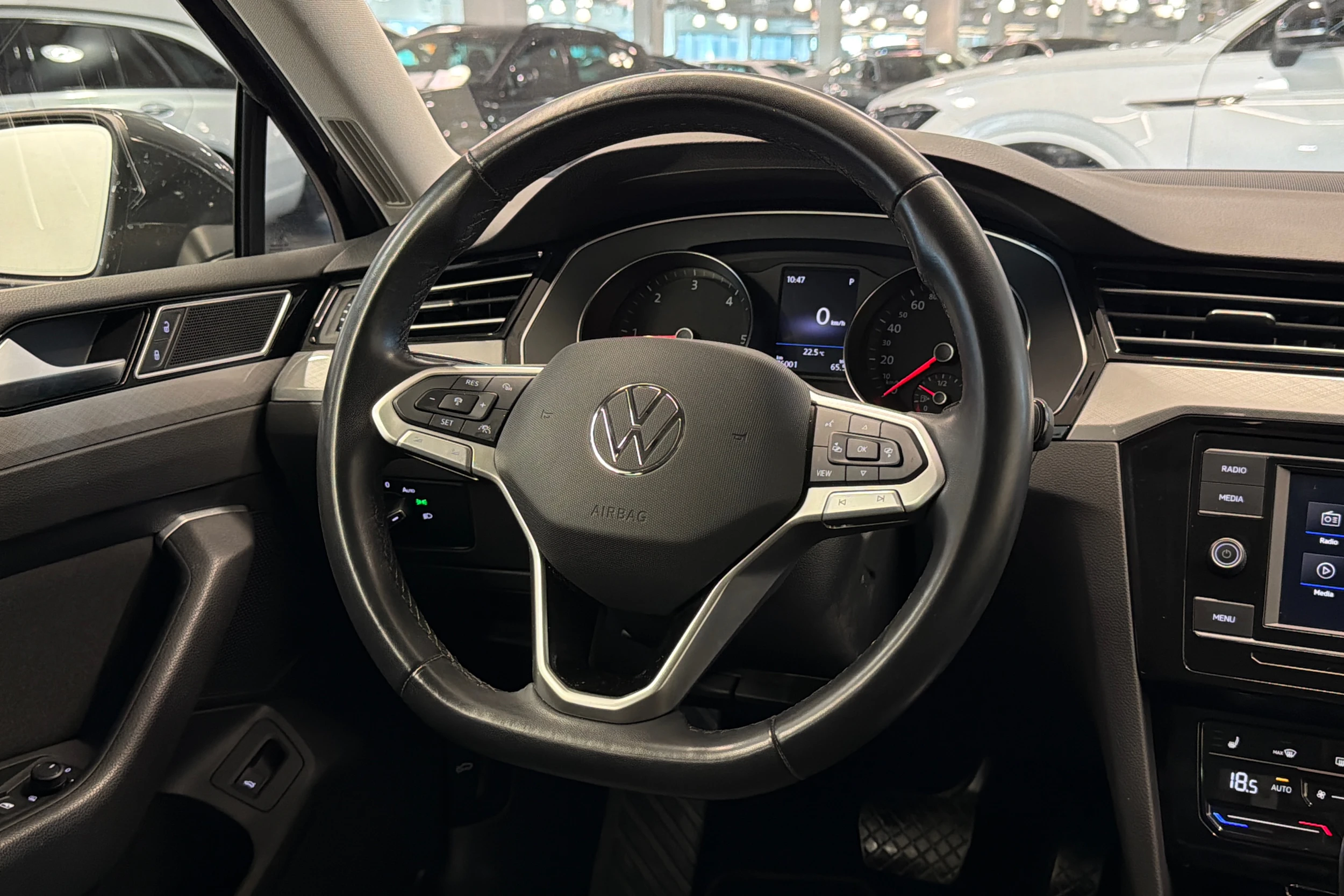 Harmaa Volkswagen PASSAT 2021 kuva 13.