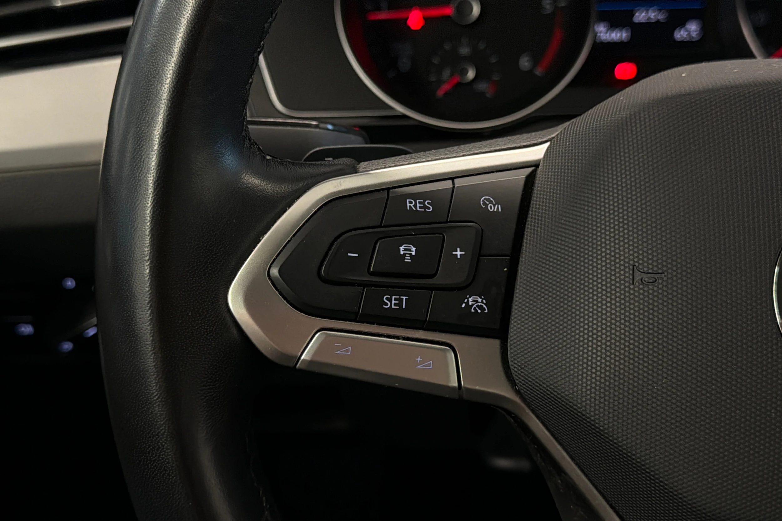 Harmaa Volkswagen PASSAT 2021 kuva 14.