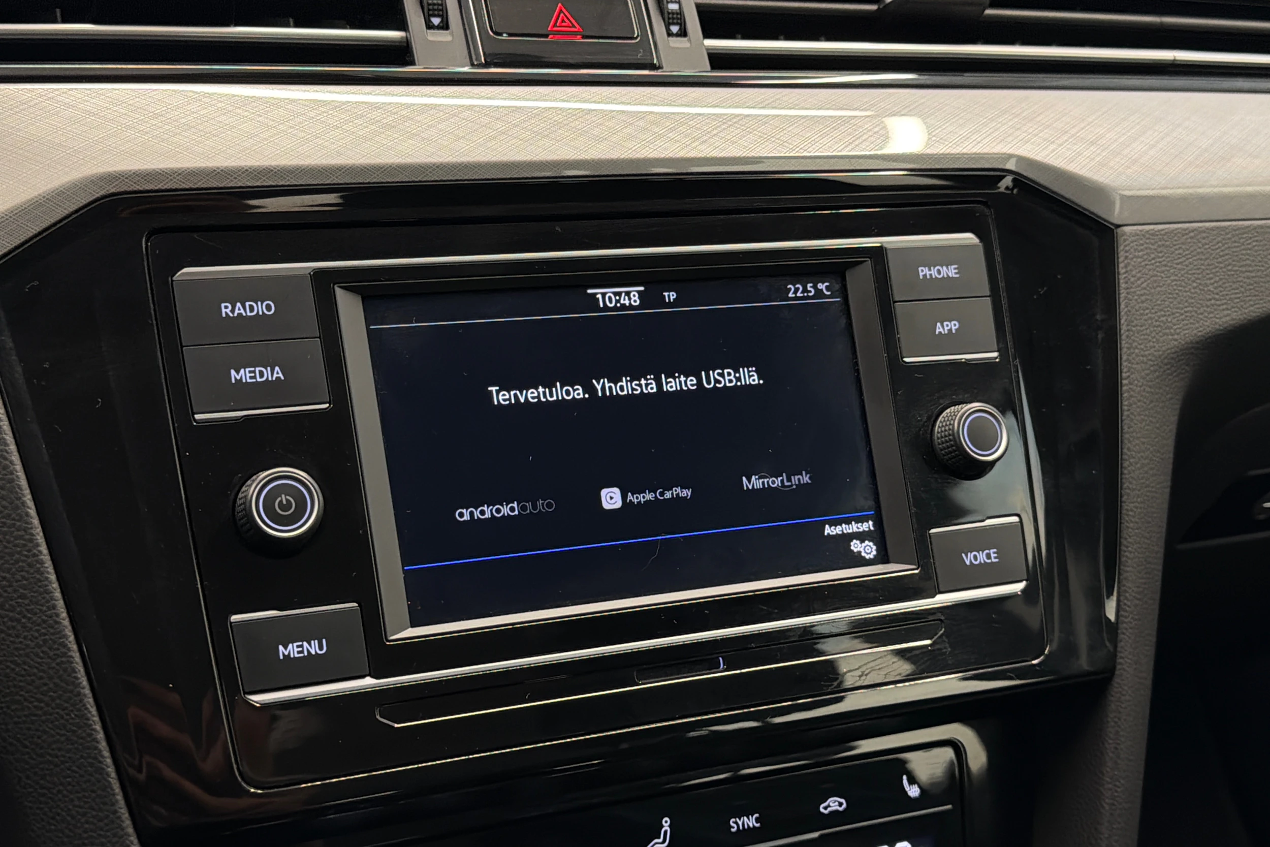 Harmaa Volkswagen PASSAT 2021 kuva 22.