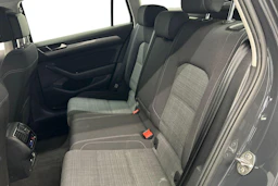 harmaa Volkswagen Passat 2021 kuva 11.