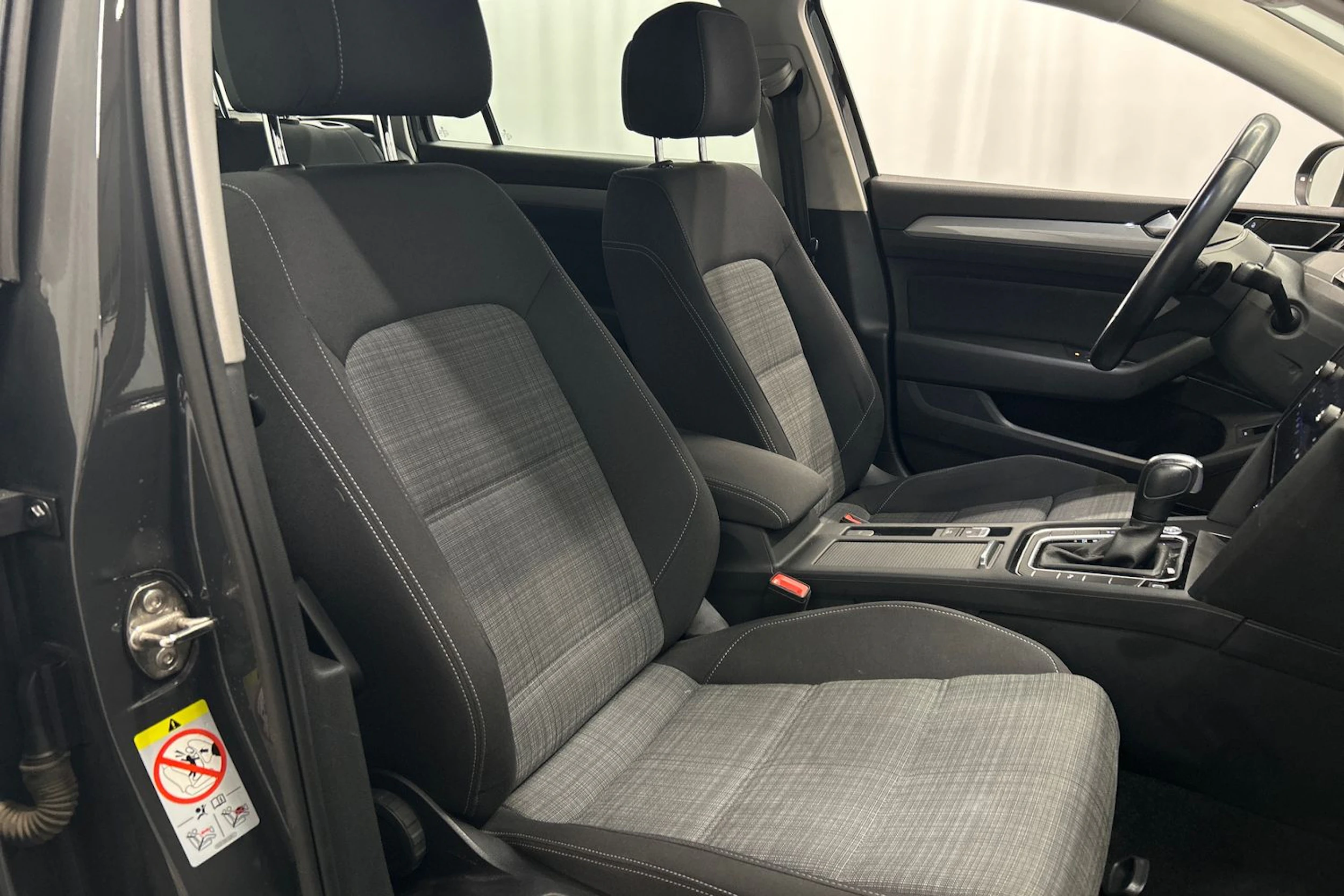 harmaa Volkswagen Passat 2021 kuva 15.
