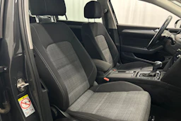 harmaa Volkswagen Passat 2021 kuva 15.