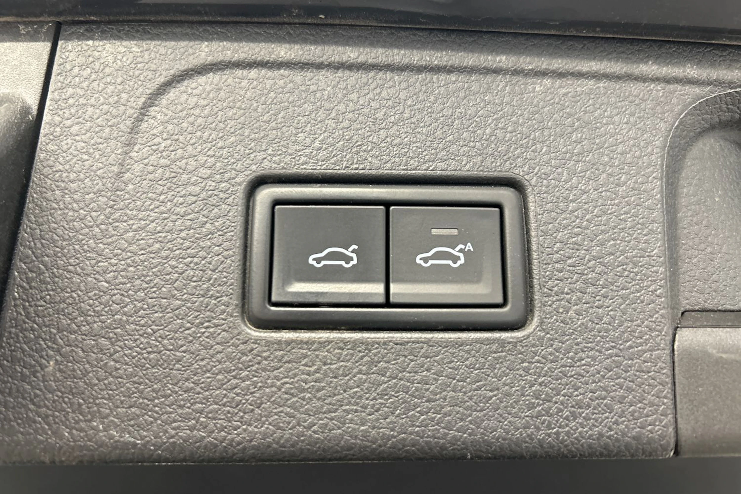 harmaa Volkswagen Passat 2021 kuva 18.