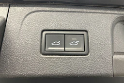 harmaa Volkswagen Passat 2021 kuva 18.