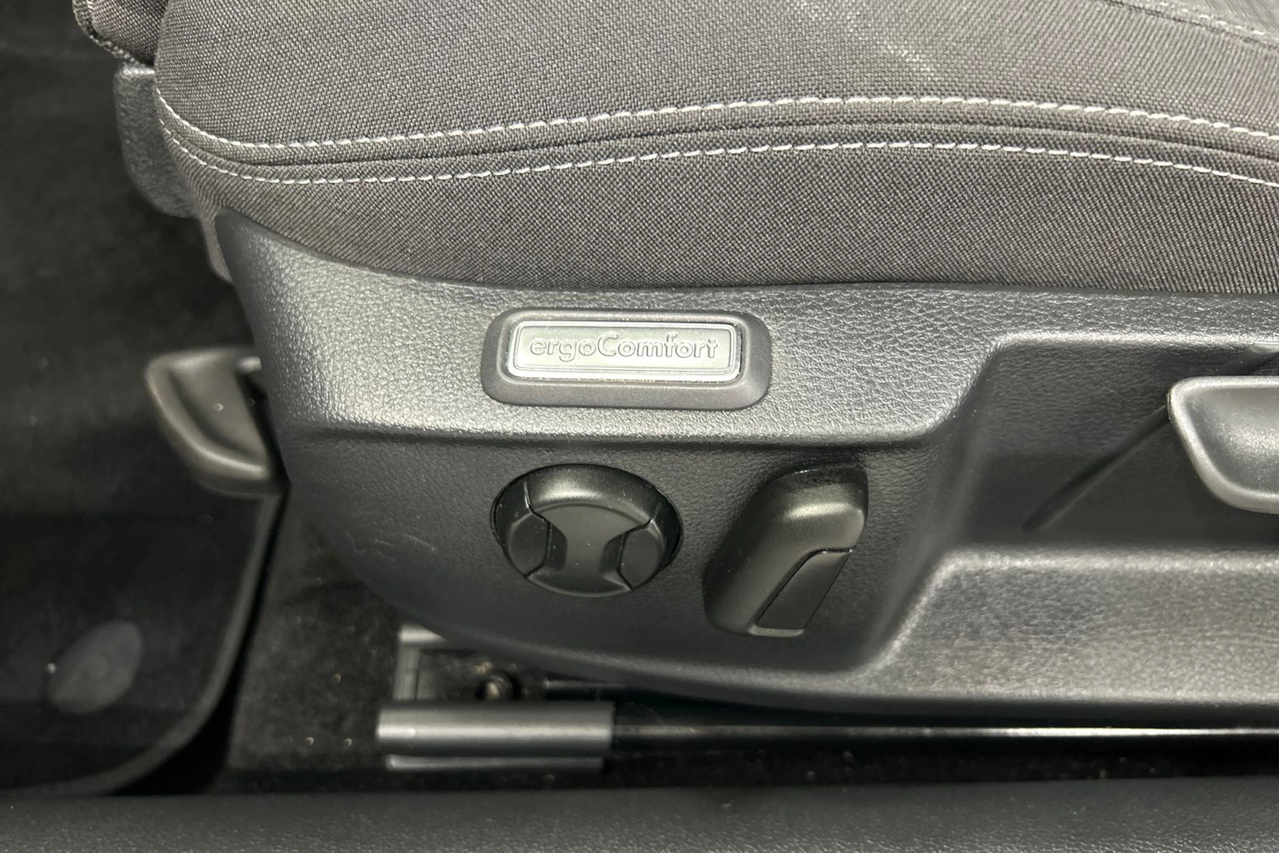 harmaa Volkswagen Passat 2021 kuva 21.