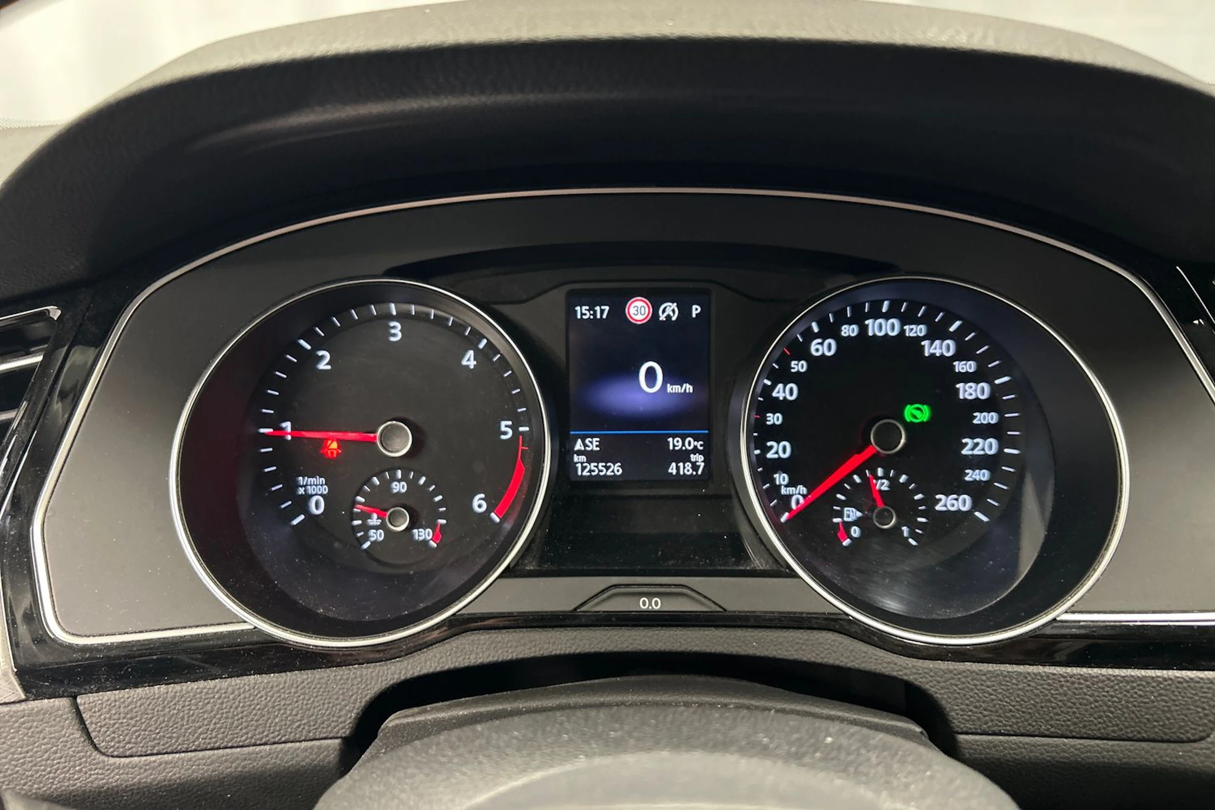 harmaa Volkswagen Passat 2021 kuva 22.