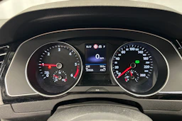 harmaa Volkswagen Passat 2021 kuva 22.