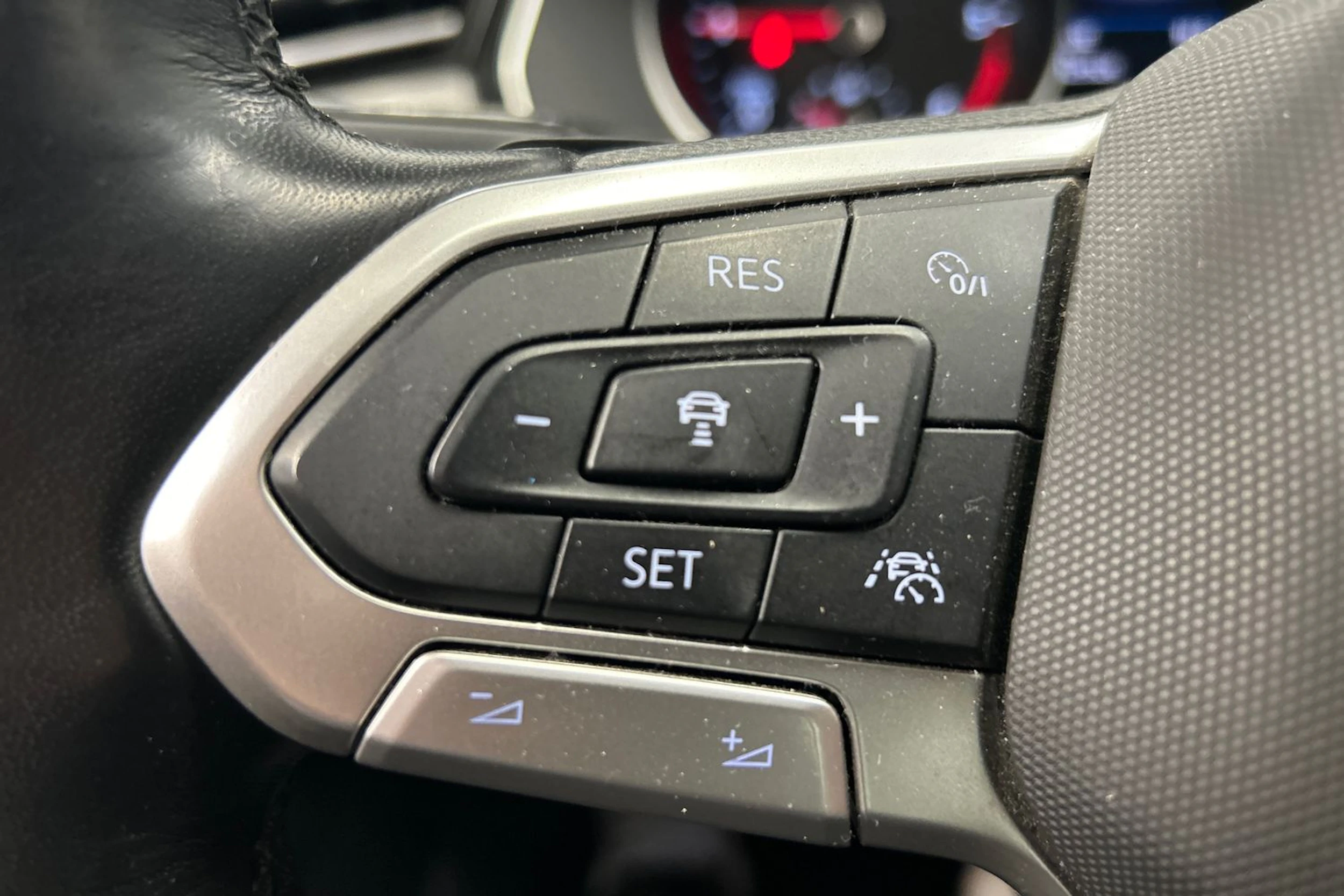 harmaa Volkswagen Passat 2021 kuva 23.
