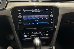 harmaa Volkswagen Passat 2021 kuva 25.