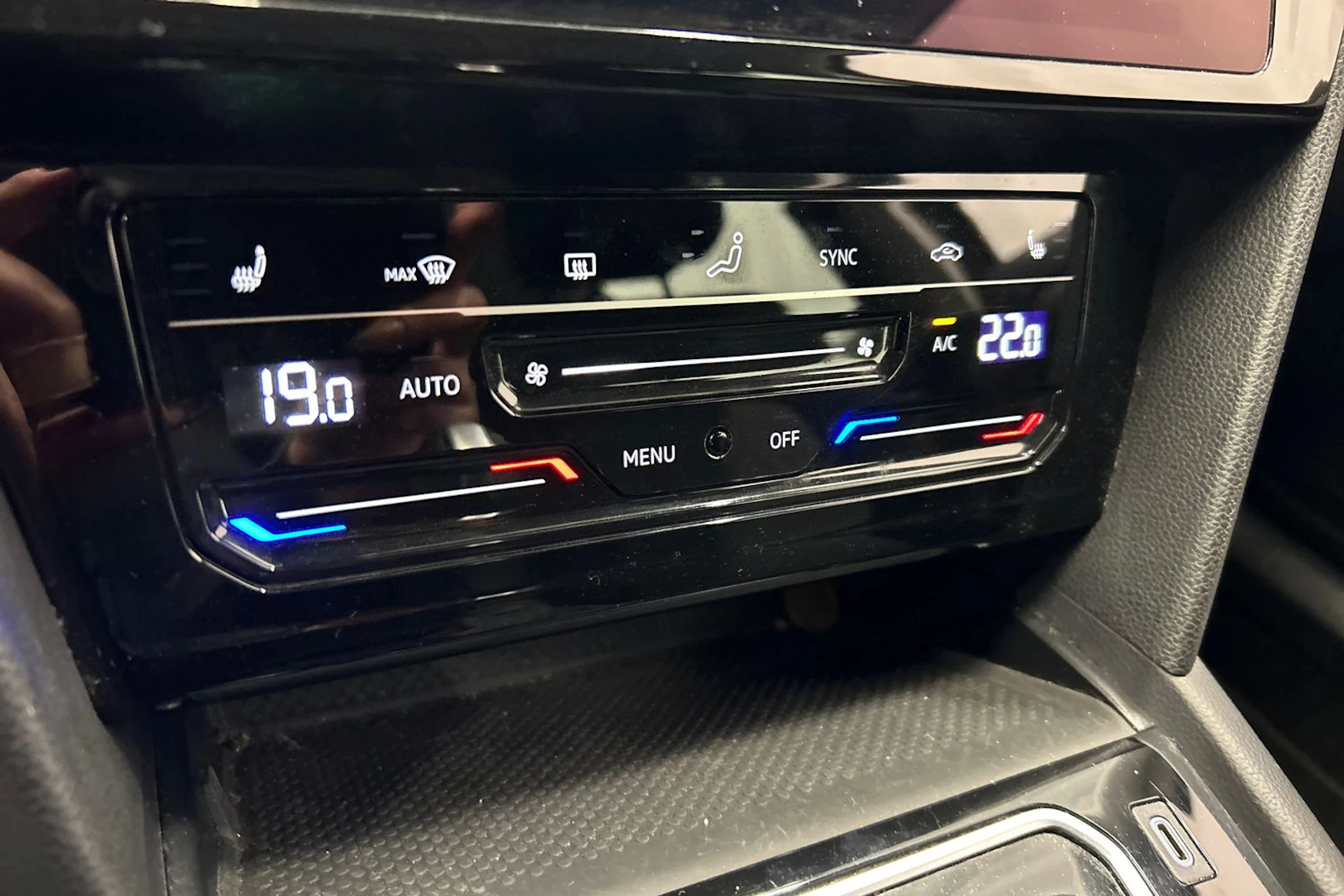 harmaa Volkswagen Passat 2021 kuva 28.