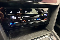 harmaa Volkswagen Passat 2021 kuva 28.