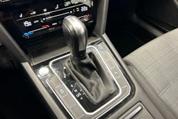 harmaa Volkswagen Passat 2021 kuva 29.