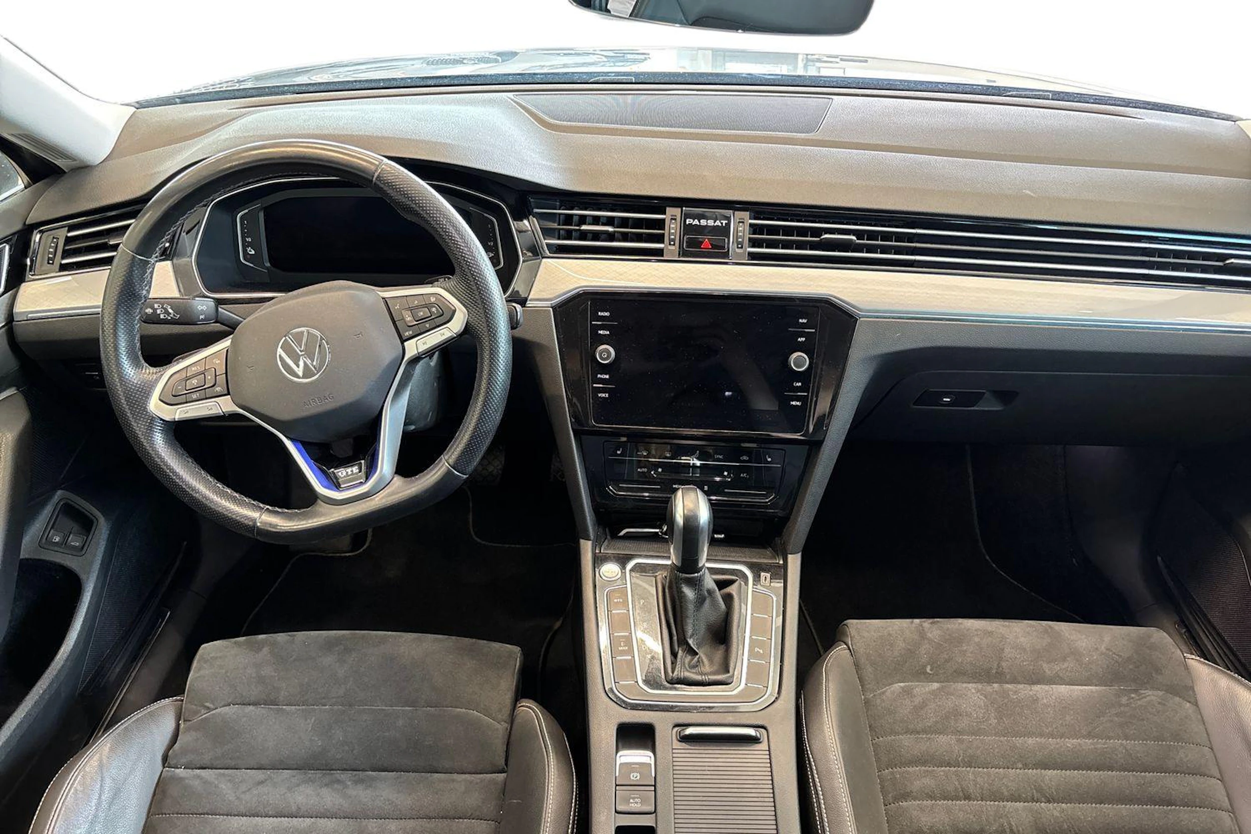 sininen Volkswagen Passat 2021 kuva 7.