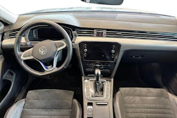 sininen Volkswagen Passat 2021 kuva 7.