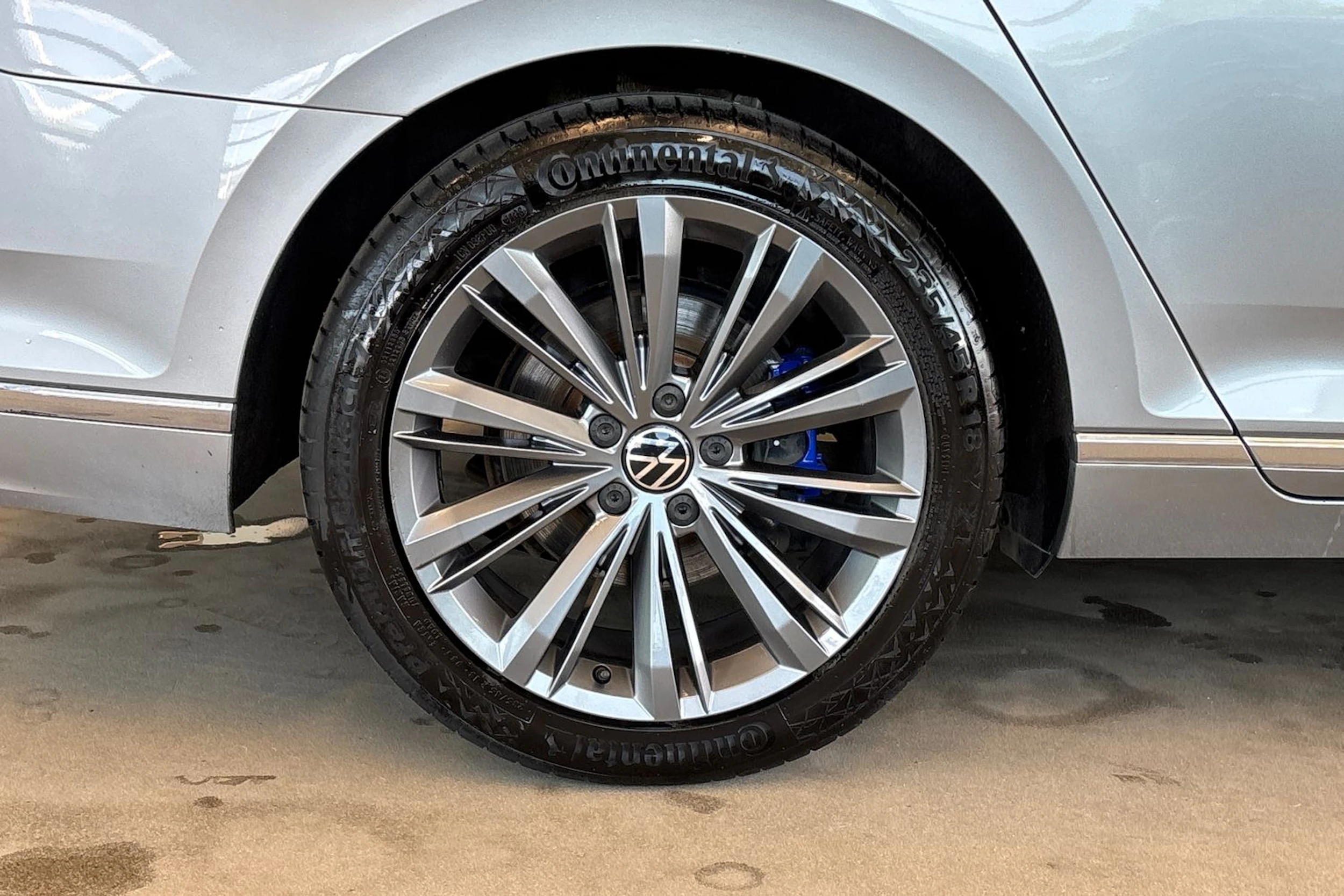 sininen Volkswagen Passat 2021 kuva 10.