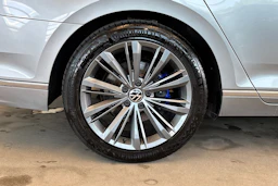 sininen Volkswagen Passat 2021 kuva 10.