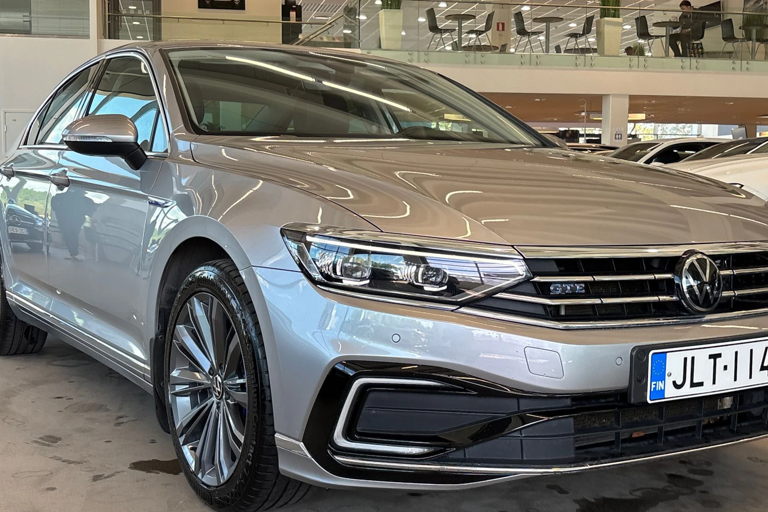 sininen Volkswagen Passat 2021 kuva 12.