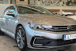 sininen Volkswagen Passat 2021 kuva 12.