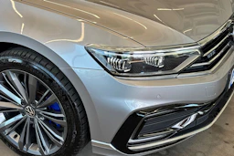 sininen Volkswagen Passat 2021 kuva 13.