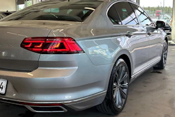 sininen Volkswagen Passat 2021 kuva 14.