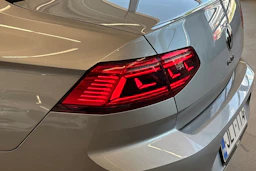 sininen Volkswagen Passat 2021 kuva 16.