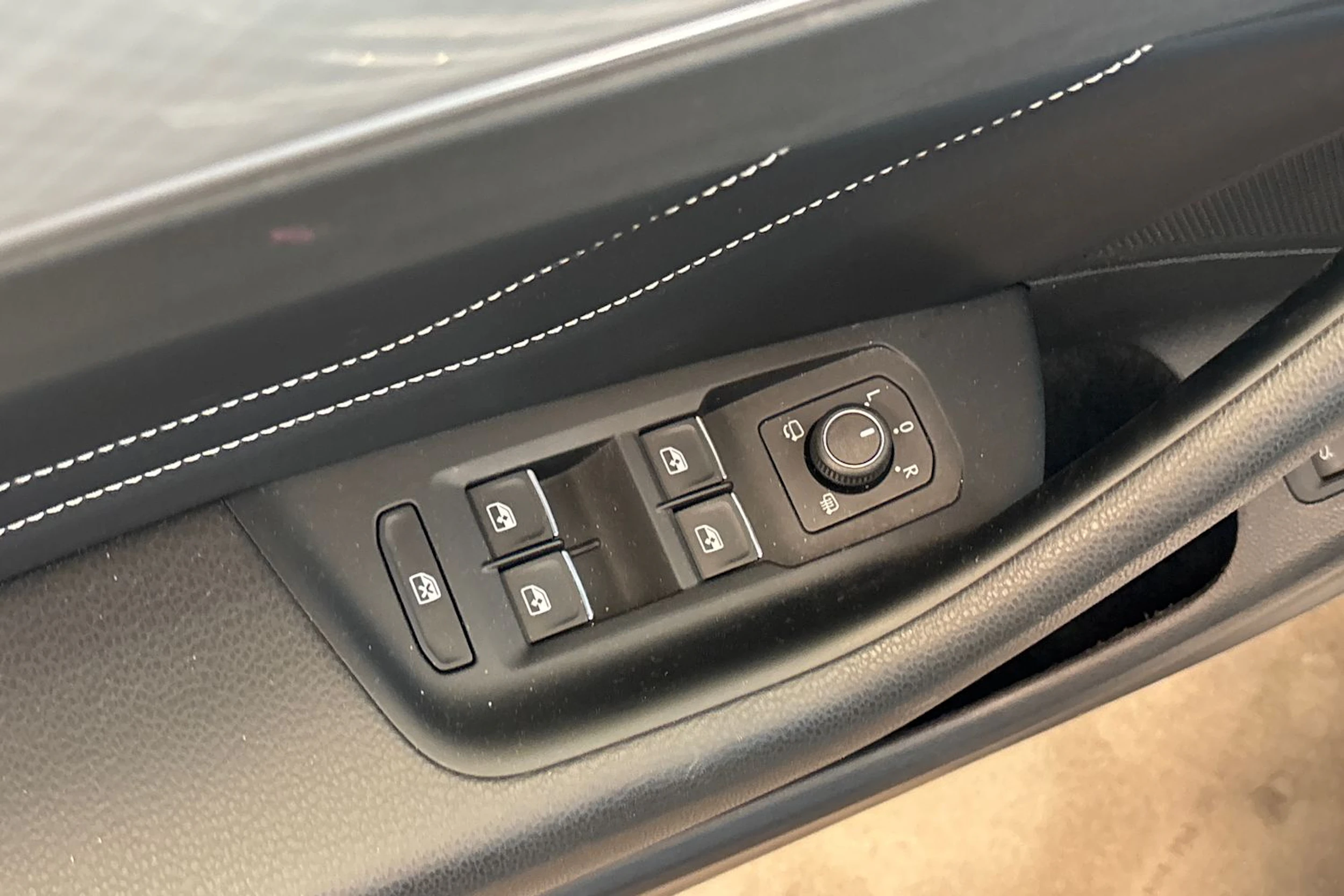 sininen Volkswagen Passat 2021 kuva 18.