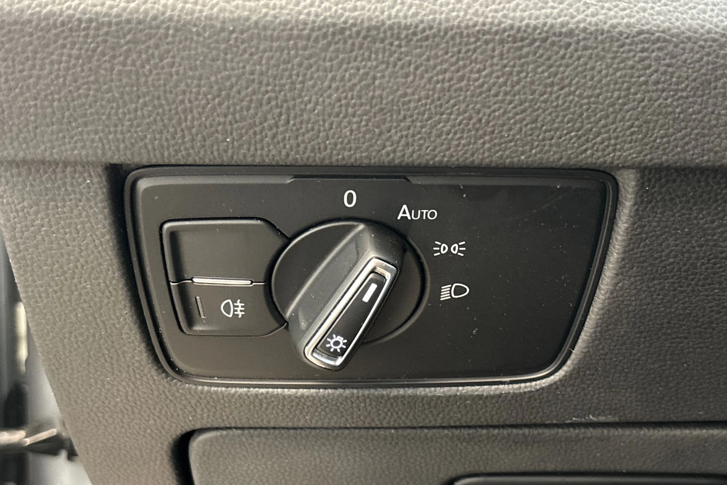 sininen Volkswagen Passat 2021 kuva 20.