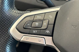 sininen Volkswagen Passat 2021 kuva 21.