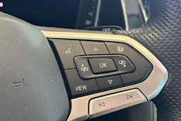 sininen Volkswagen Passat 2021 kuva 22.