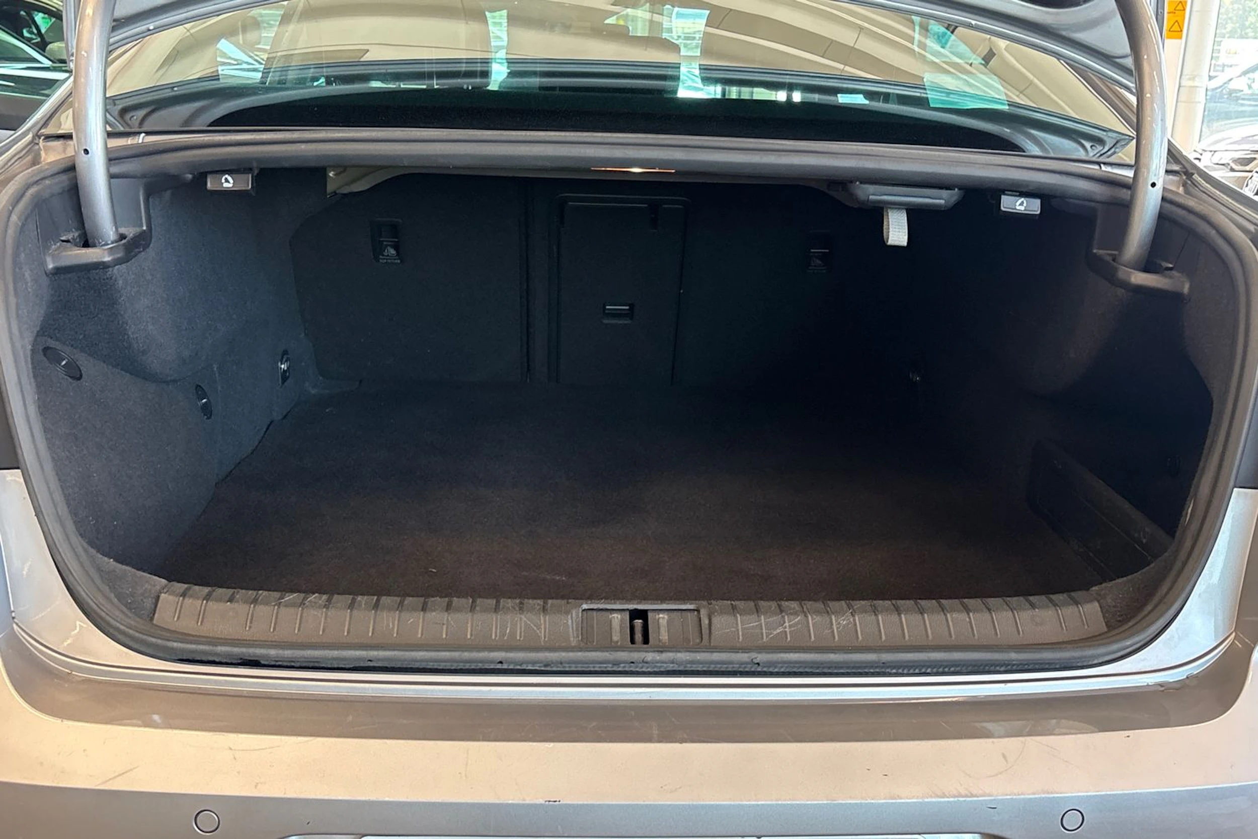 sininen Volkswagen Passat 2021 kuva 26.