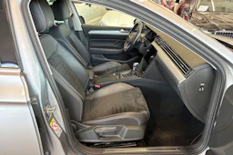 sininen Volkswagen Passat 2021 kuva 28.