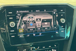sininen Volkswagen Passat 2021 kuva 35.