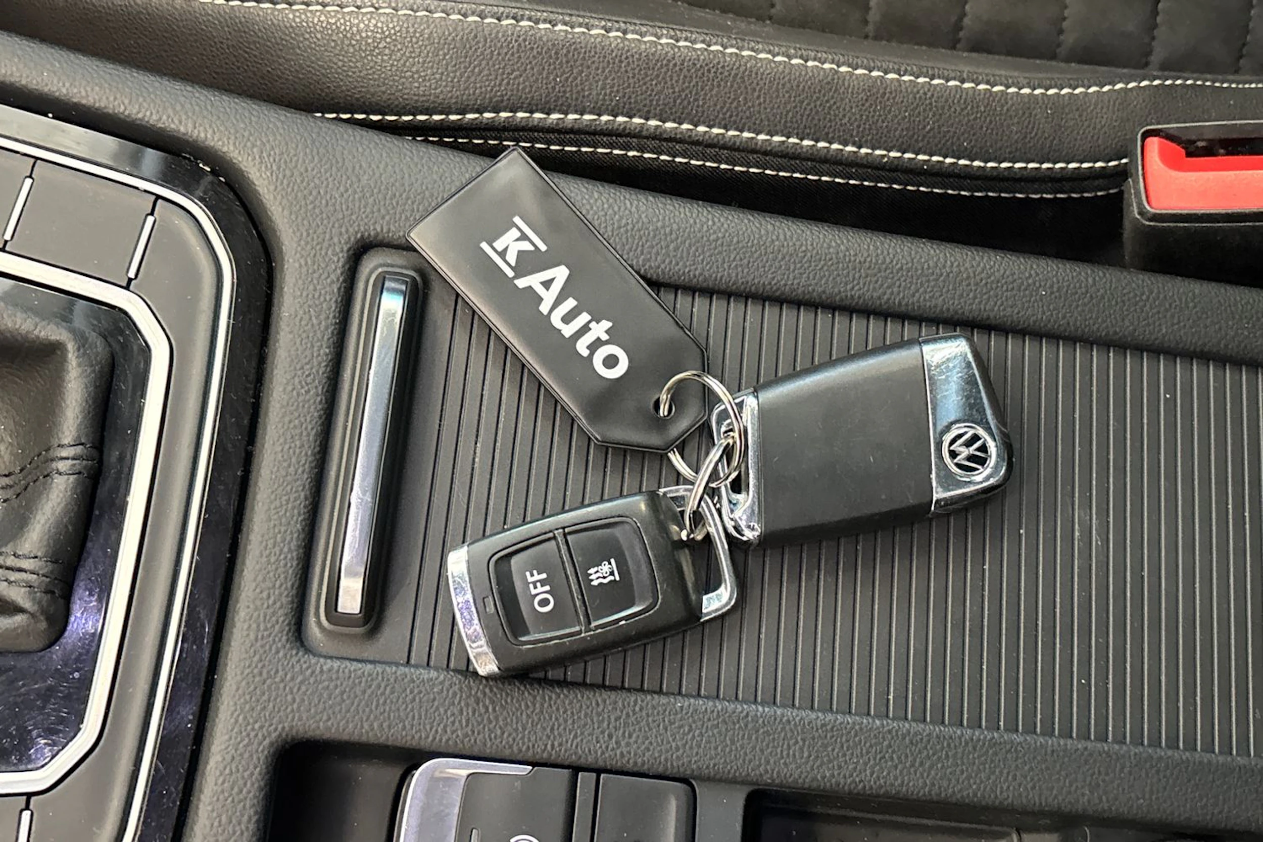 sininen Volkswagen Passat 2021 kuva 38.
