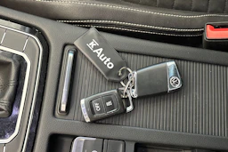 sininen Volkswagen Passat 2021 kuva 38.