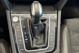 sininen Volkswagen Passat 2021 kuva 39.