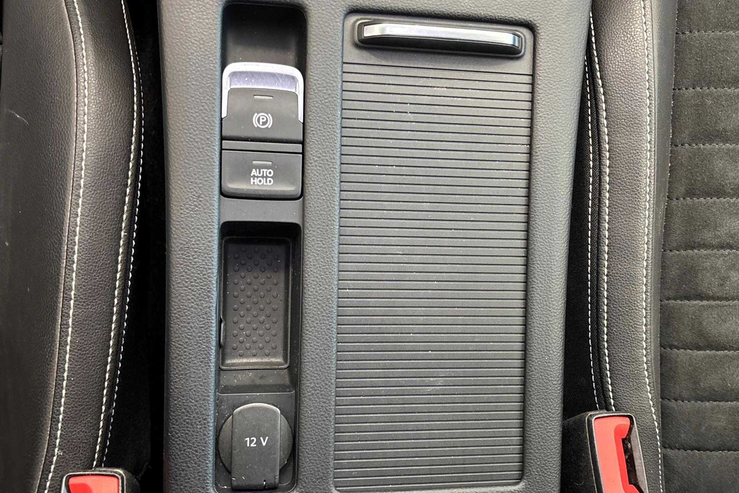 sininen Volkswagen Passat 2021 kuva 40.