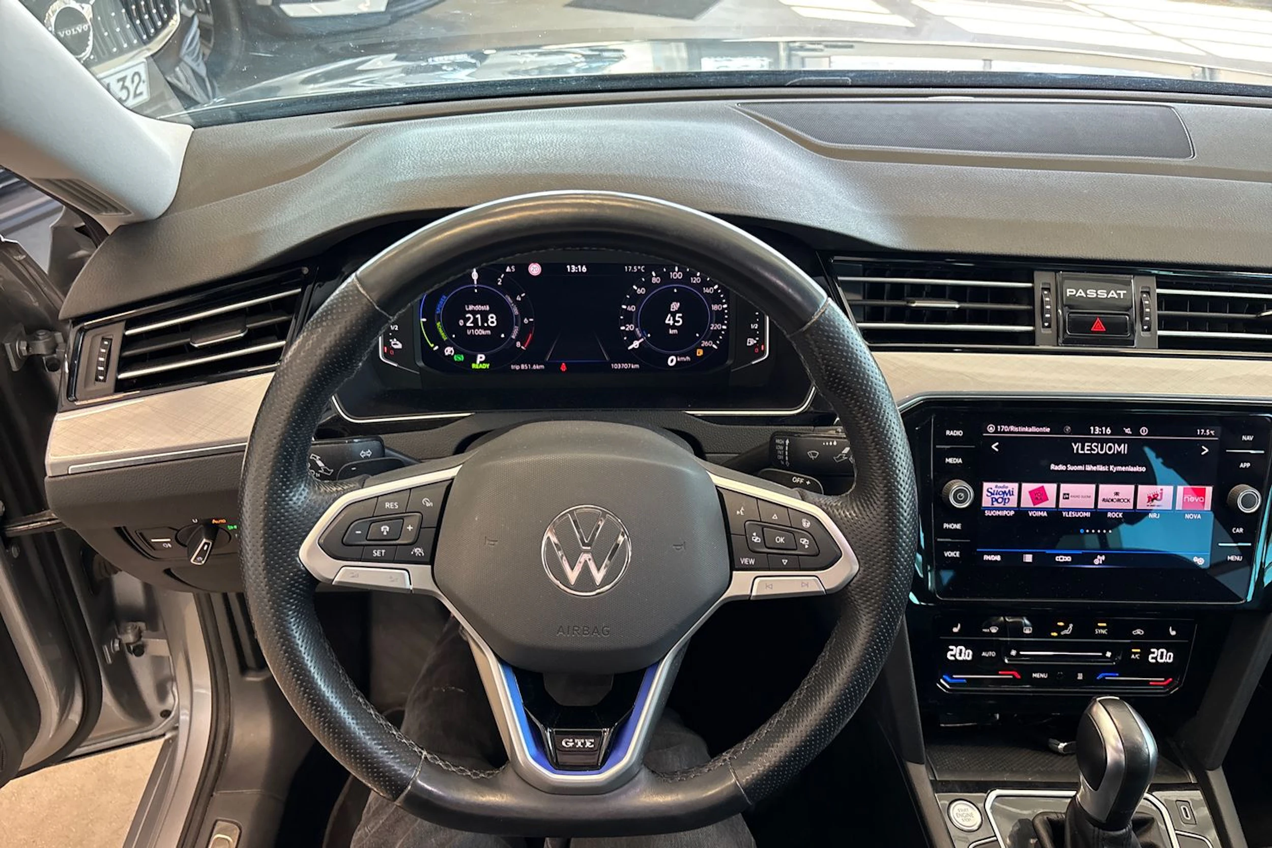 sininen Volkswagen Passat 2021 kuva 42.