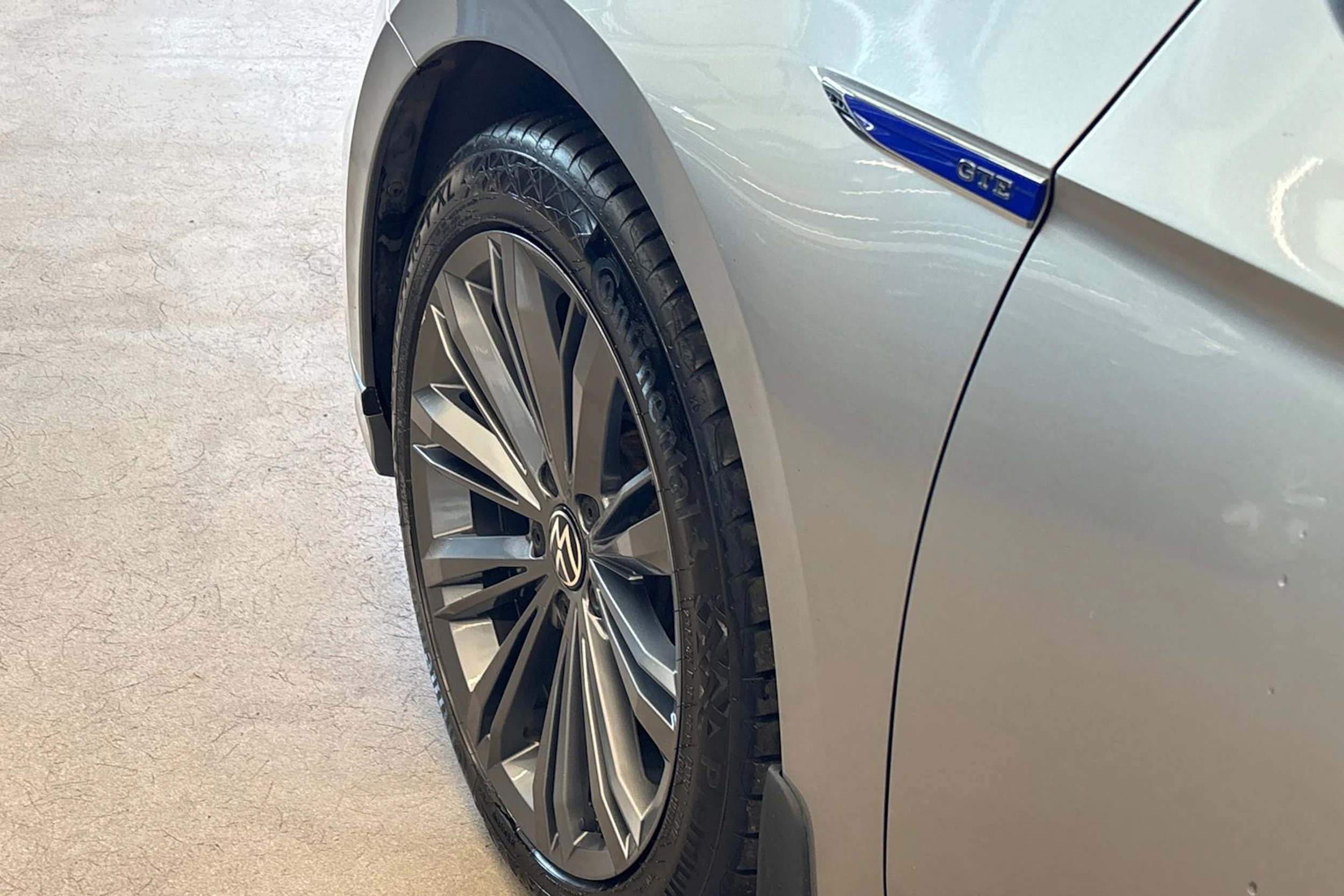 sininen Volkswagen Passat 2021 kuva 43.